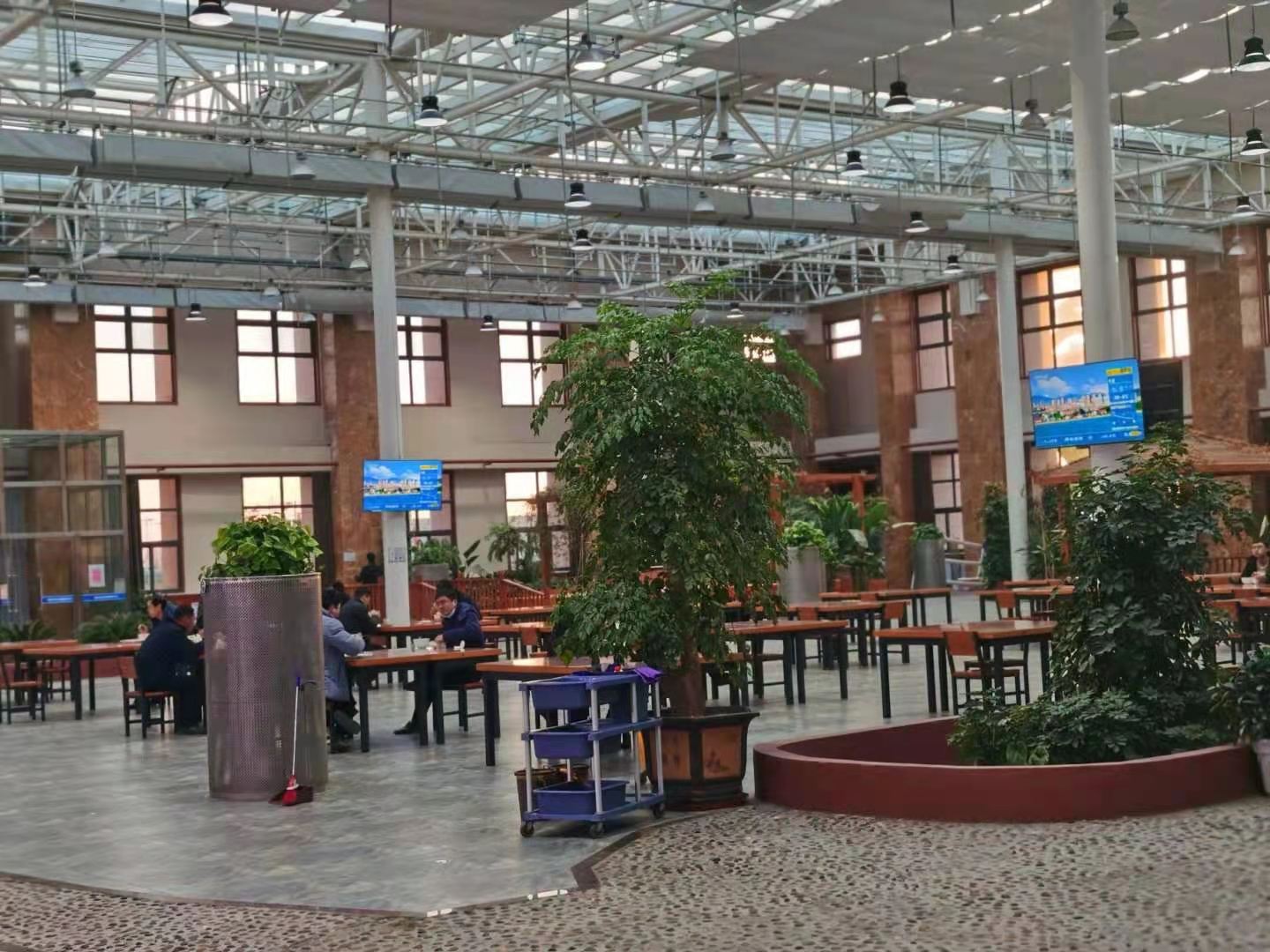 1612708522283961.jpeg 生态餐厅就餐内景.jpg