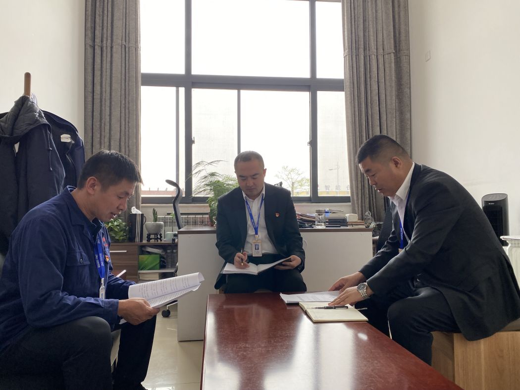 1693280218758295.jpeg 辅助运输队党支部在召开支委会 王宇宵摄.jpg