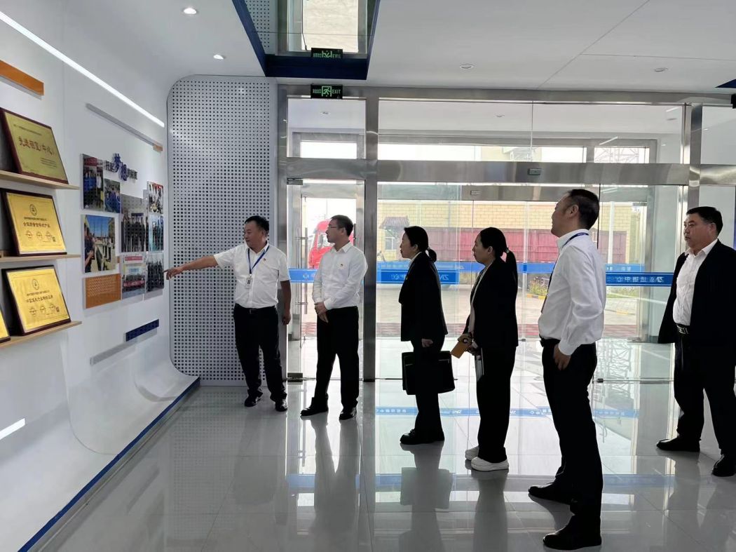 1695864750415282.jpeg 参观党支部阵地 姚慧宁提供 (1).jpg