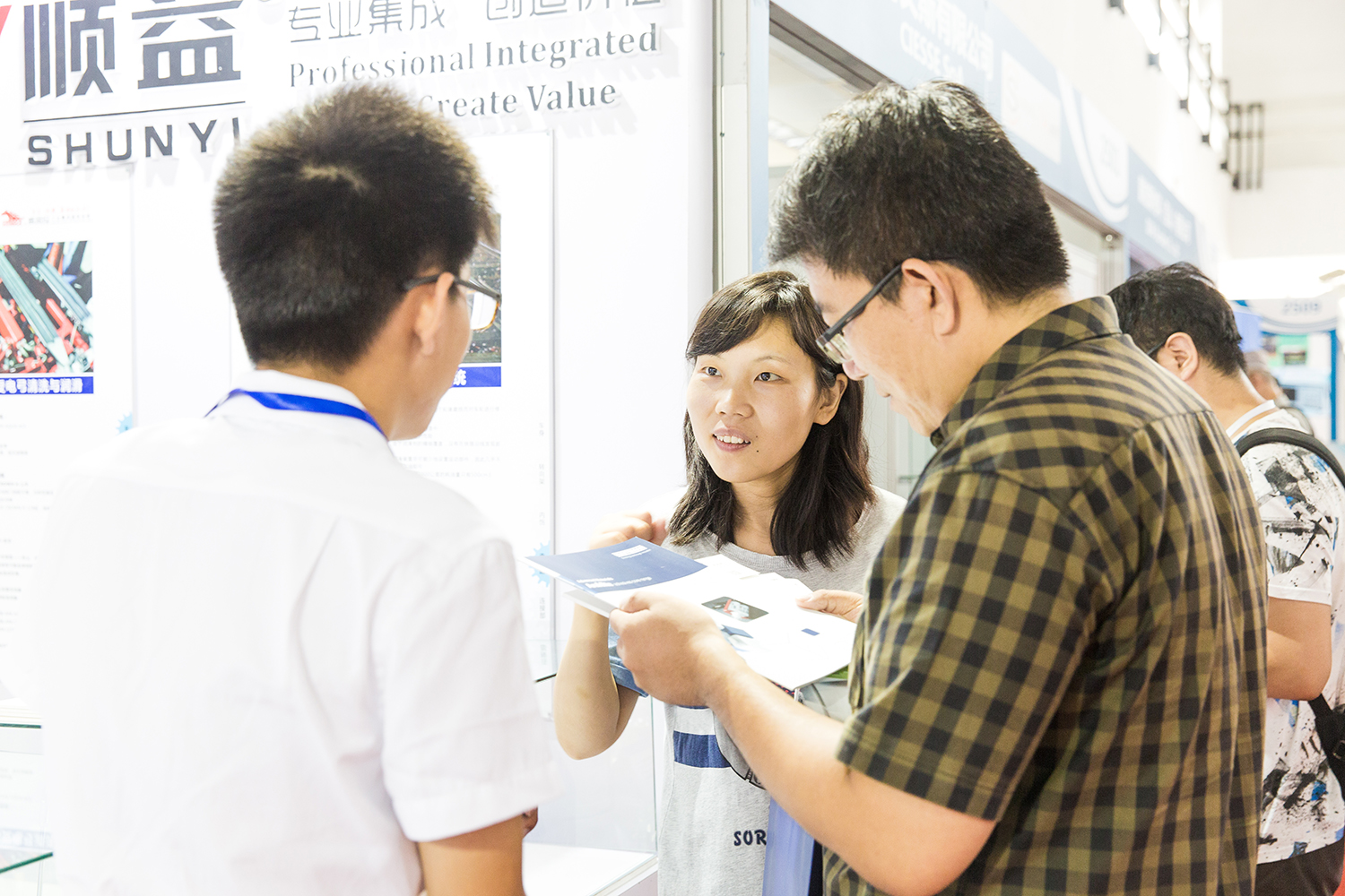 鸿运国际携轨道交通车辆专业集成解决计划亮相第十三届中国国际现代化铁路手艺装备展览会